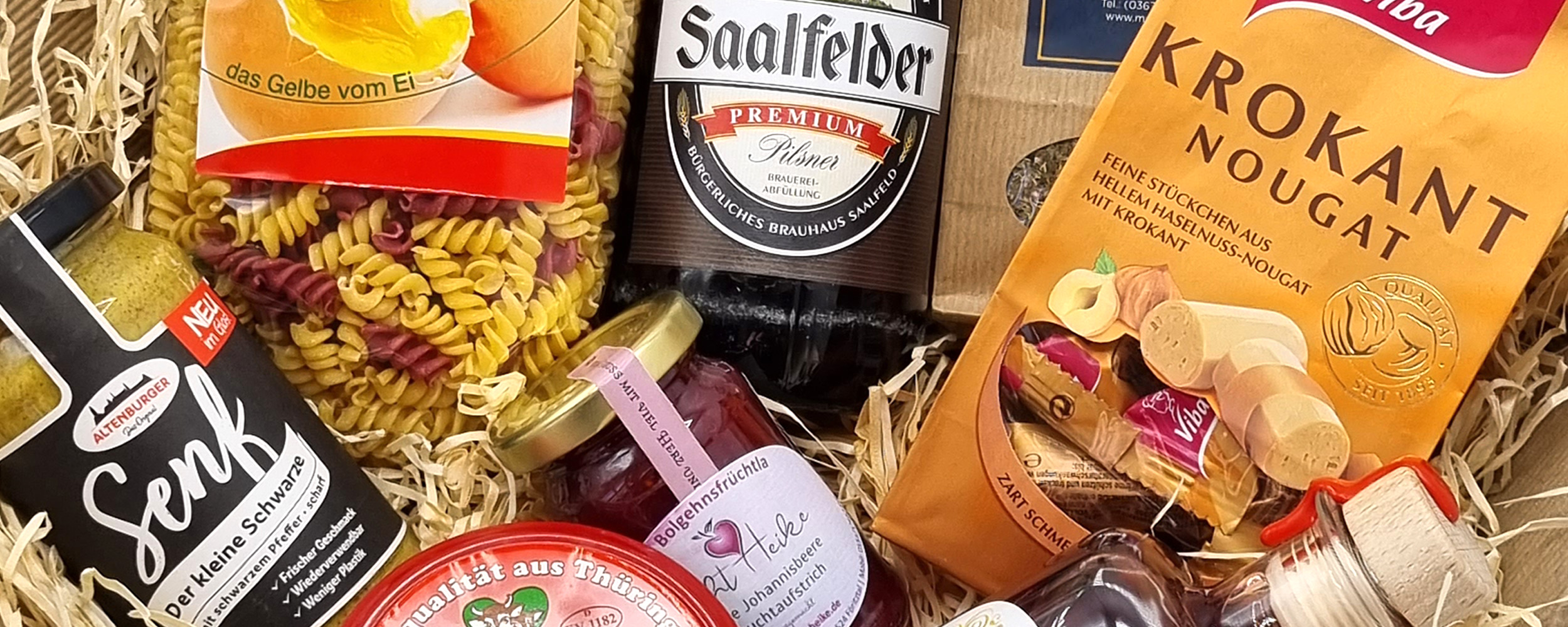 Auswahl verschiedener Thüringer Spezialitäten mit Nudeln, Bier, Nougat und regionalen Produkten